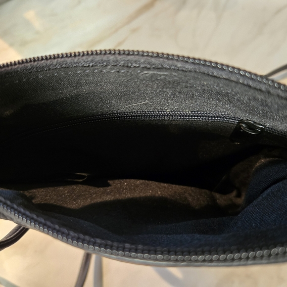 Stone Mountain Black Leather Bag - Picture 3 of 4